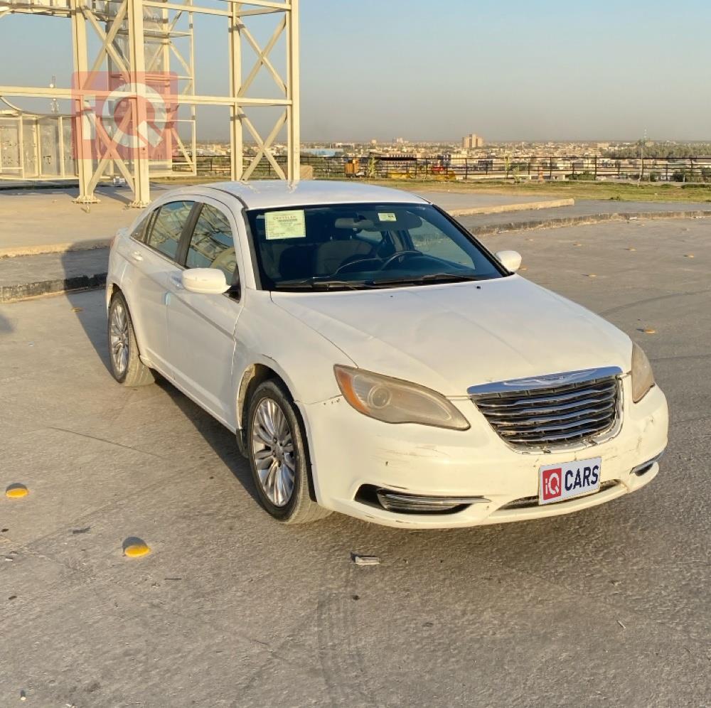كرايسلر 200